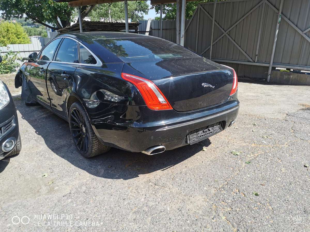 Jaguar XJ