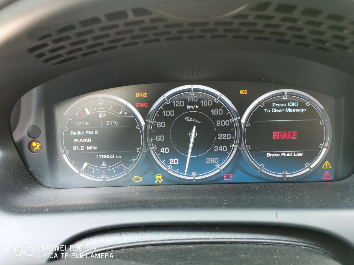 Jaguar XJ