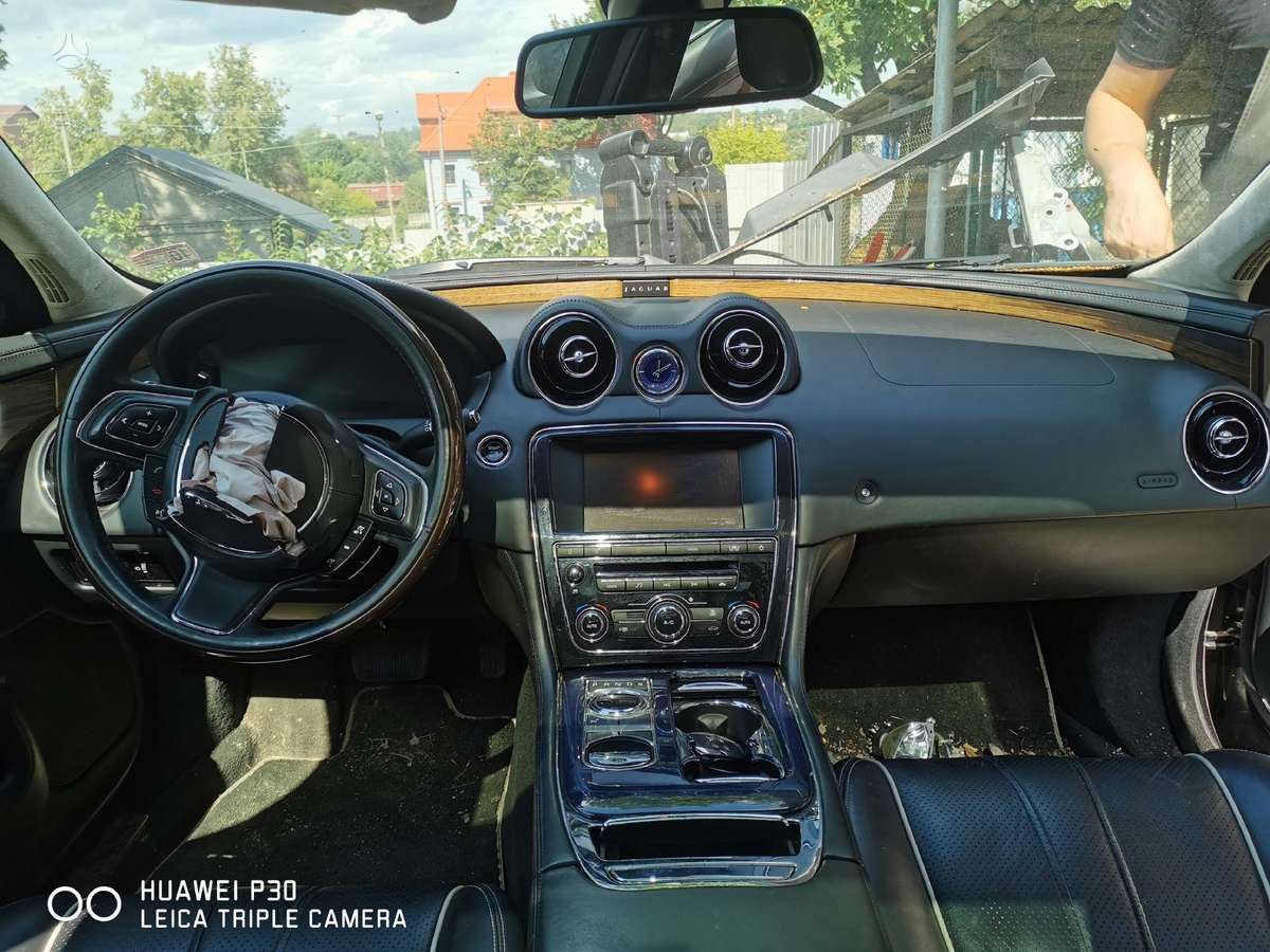 Jaguar XJ