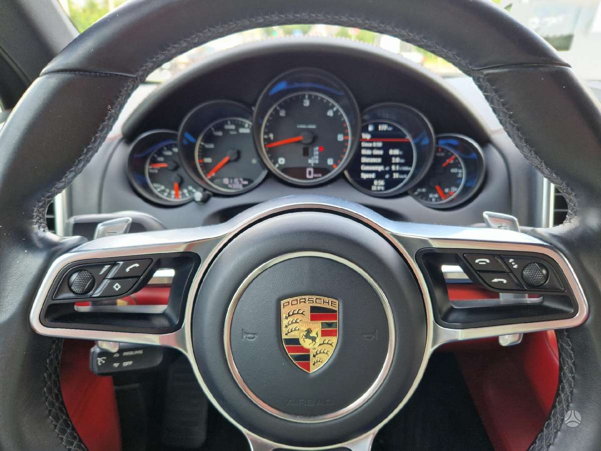 Porsche Cayenne - 6