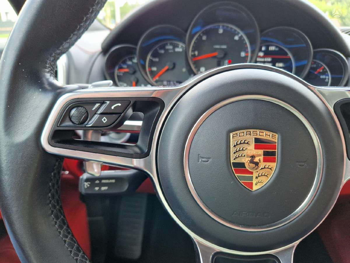 Porsche Cayenne - 7