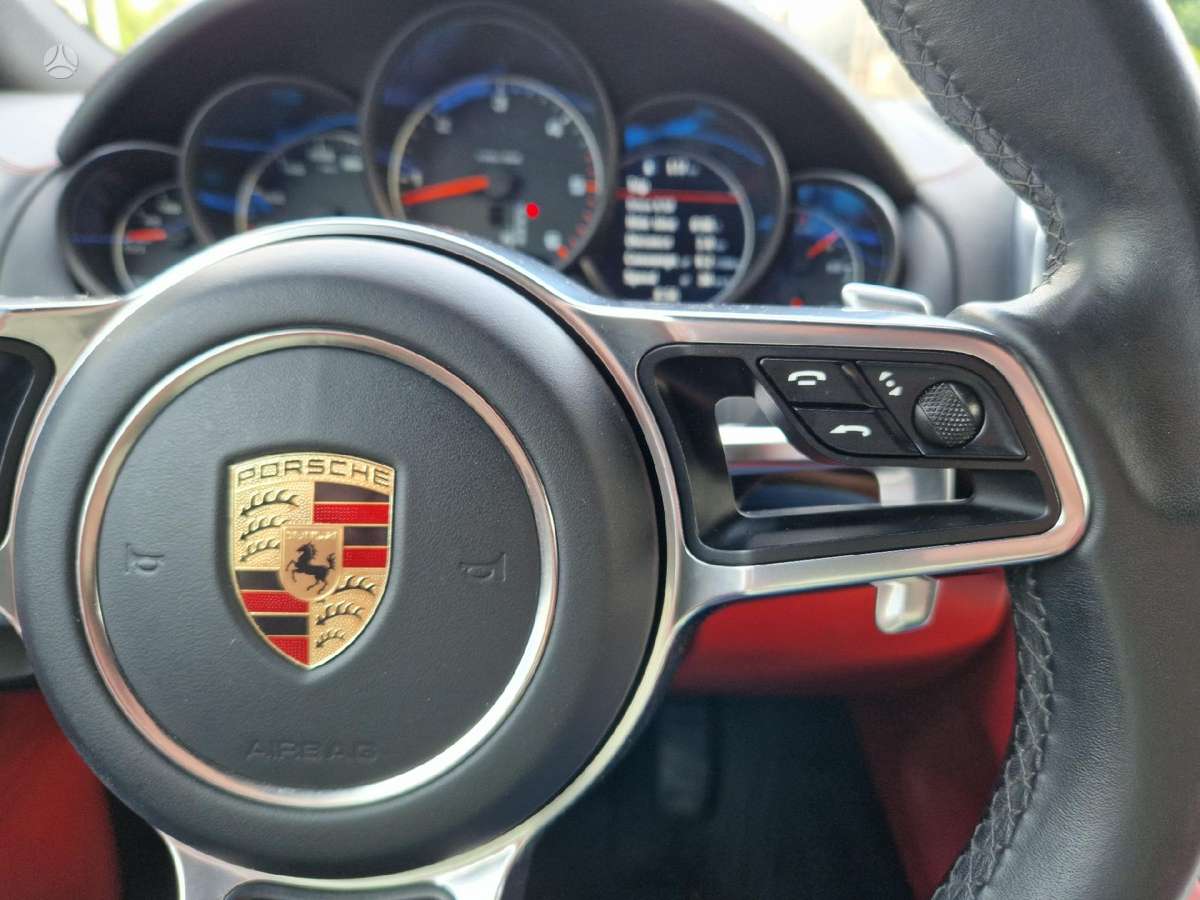 Porsche Cayenne - 8