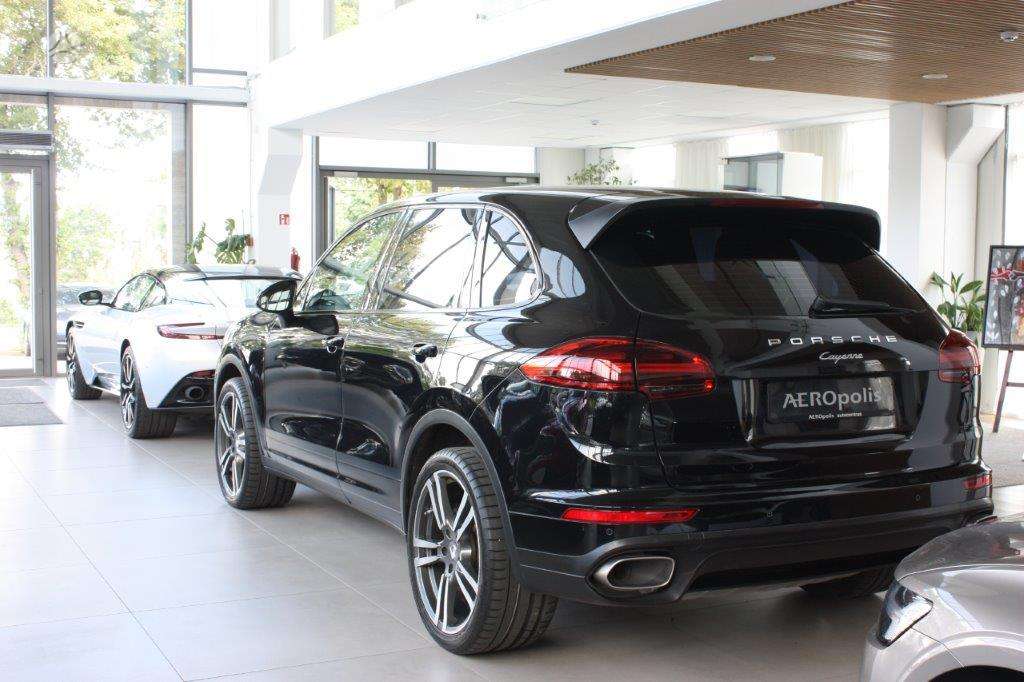 Porsche Cayenne - 3