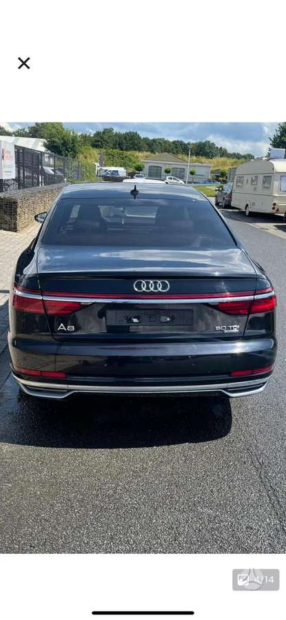 Audi A8 dalimis. Long