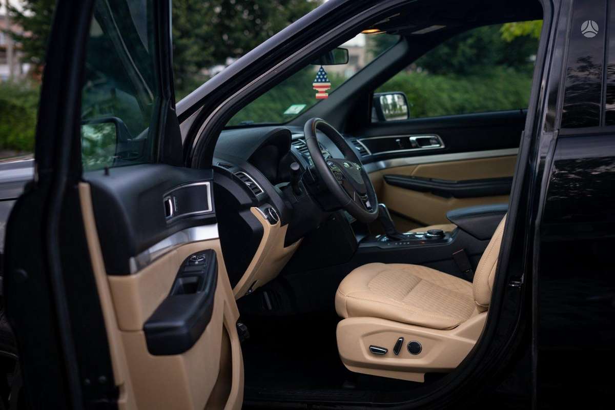 Ford Explorer, 3.5 l., off-road / crossover