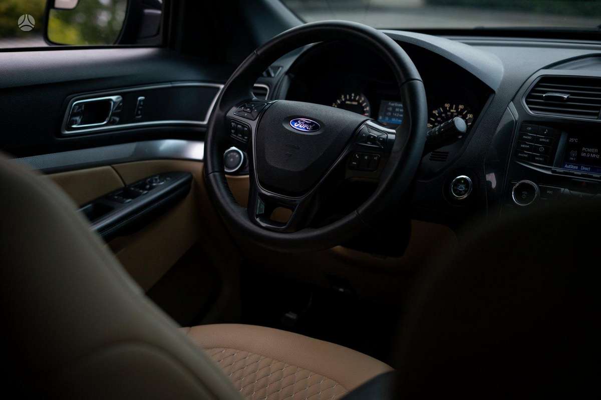 Ford Explorer, 3.5 l., off-road / crossover