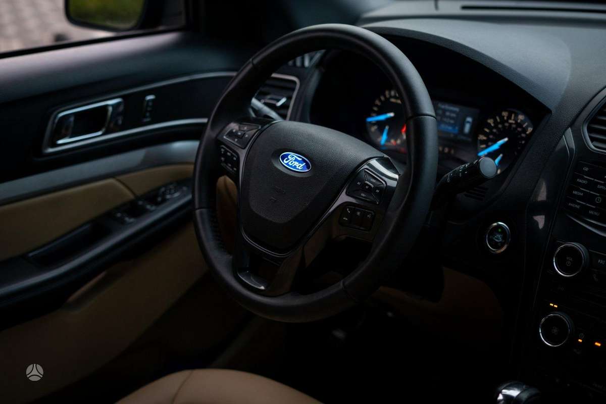 Ford Explorer, 3.5 l., off-road / crossover