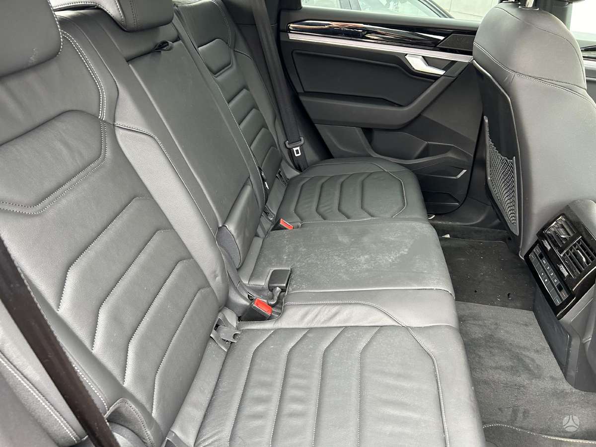 Volkswagen Touareg R line