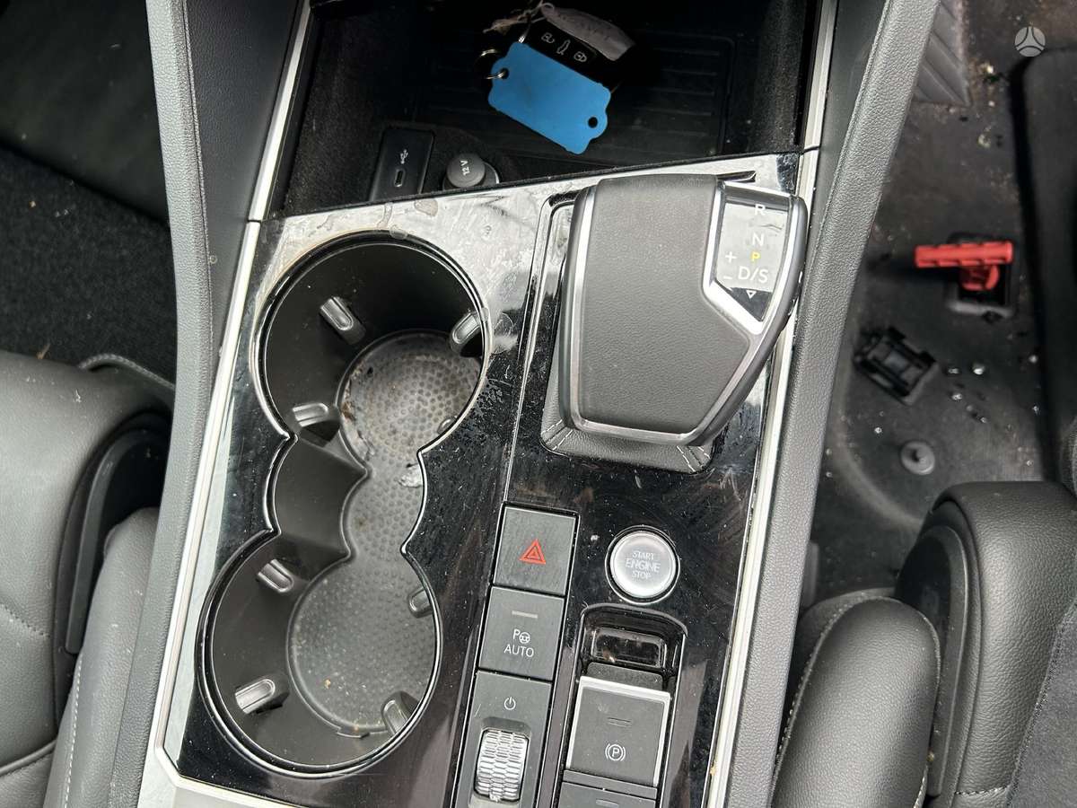 Volkswagen Touareg R line