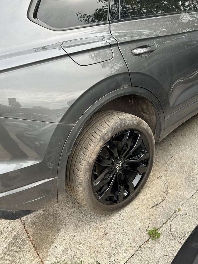 Volkswagen Touareg R line
