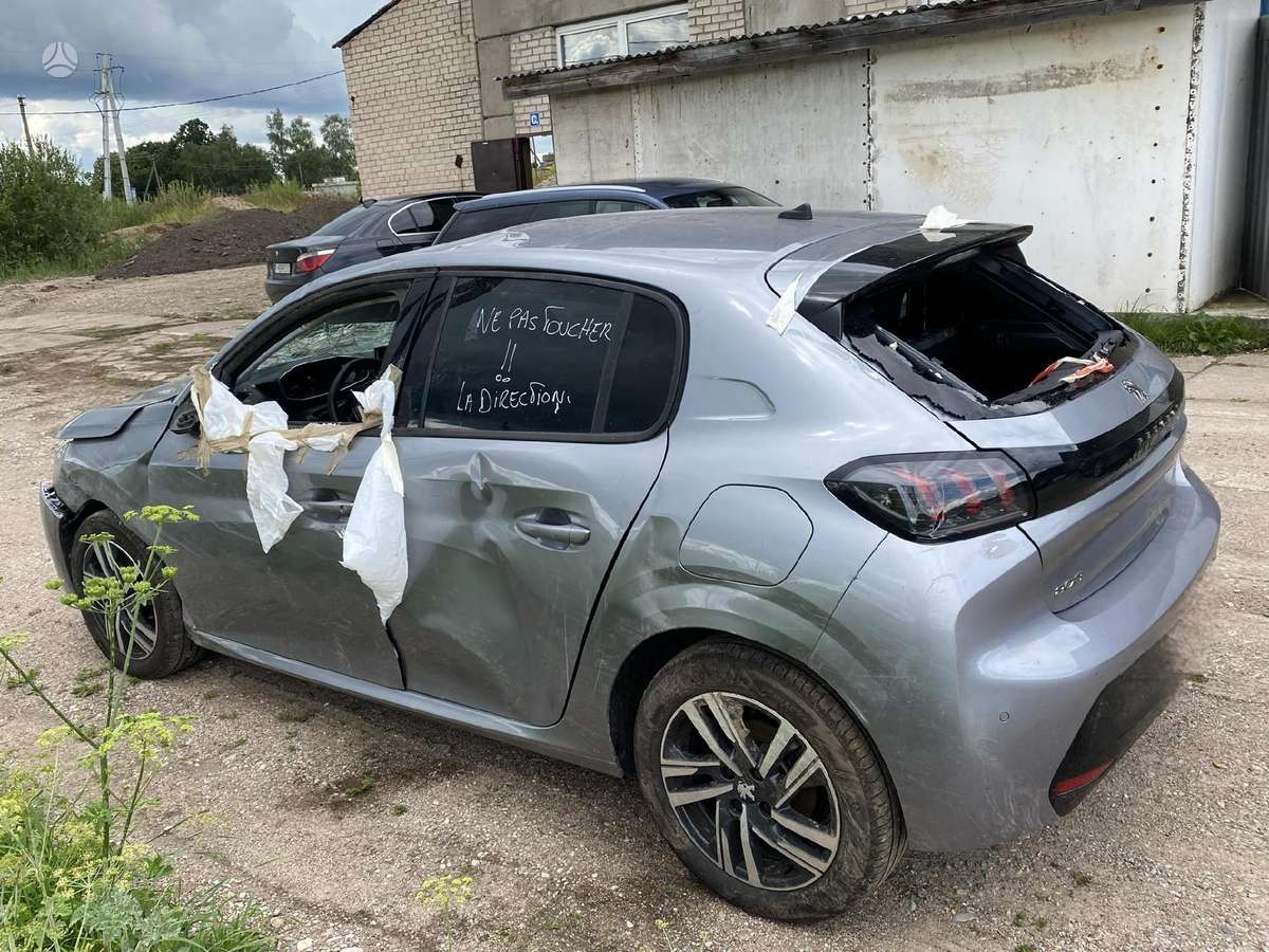 Peugeot 208 dalimis