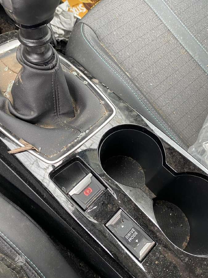 Peugeot 208 dalimis