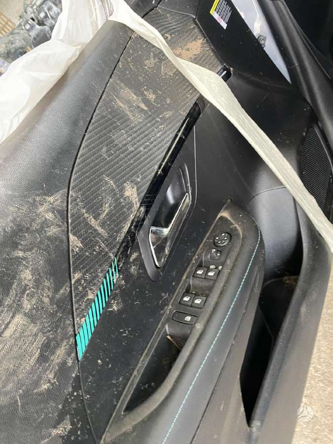 Peugeot 208 по частям