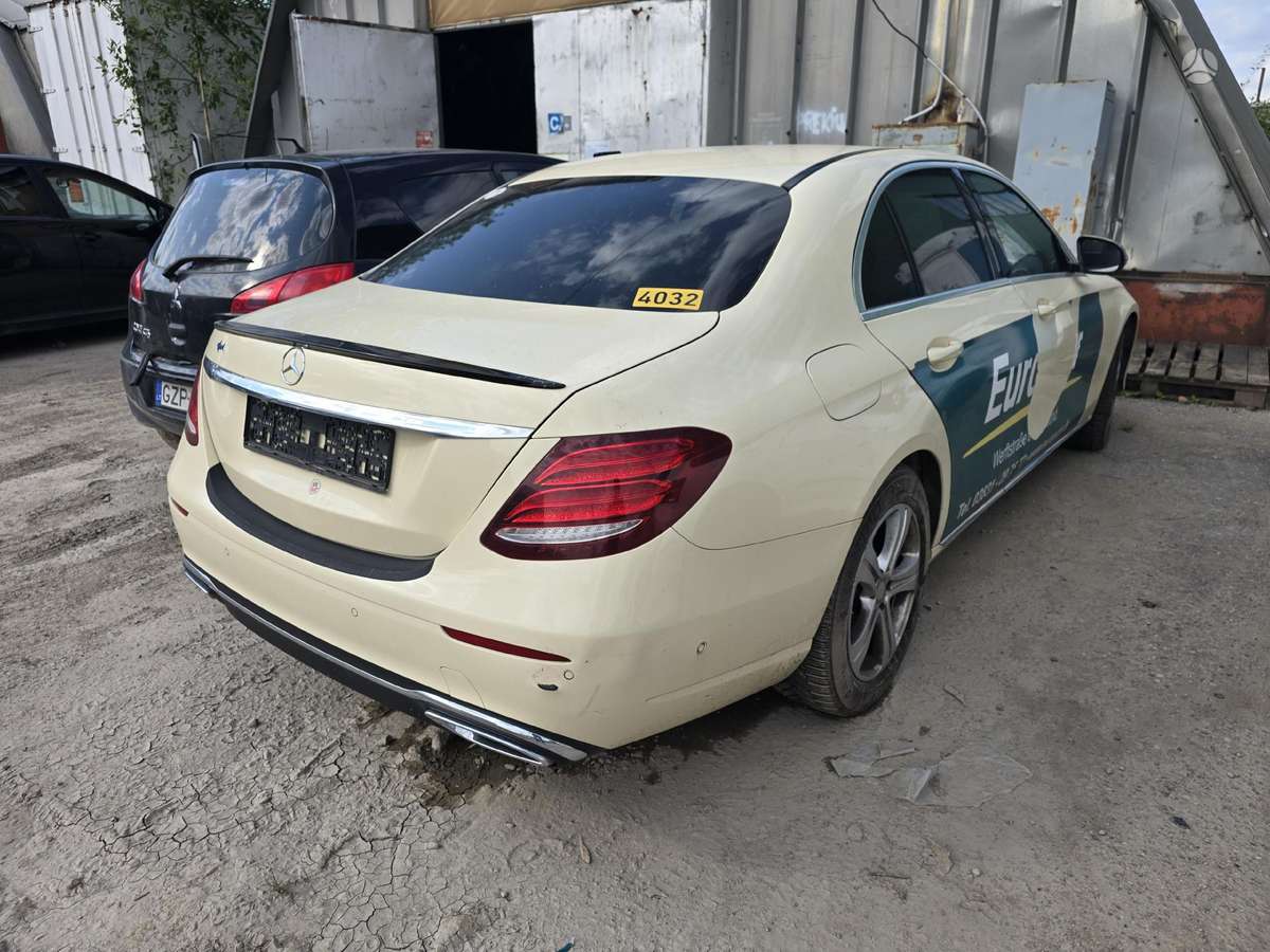 Mercedes-Benz E200
