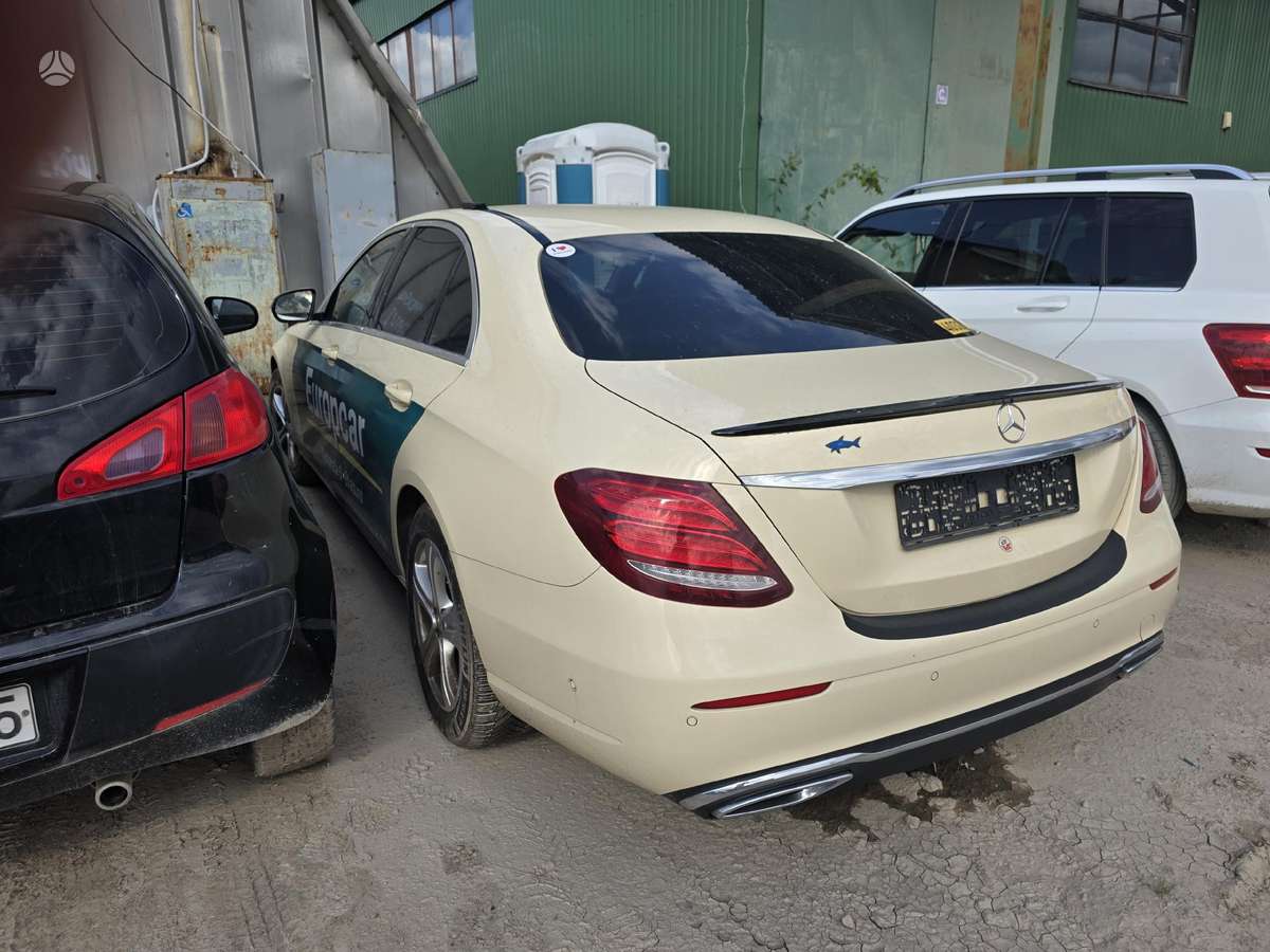 Mercedes-Benz E200