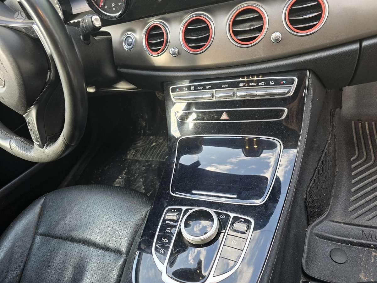 Mercedes-Benz E200