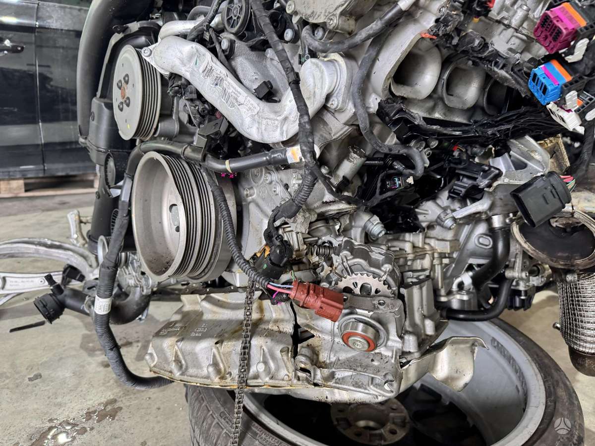 Audi SQ5 body parts