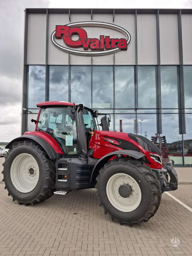 Valtra T215 Versu, traktoriai