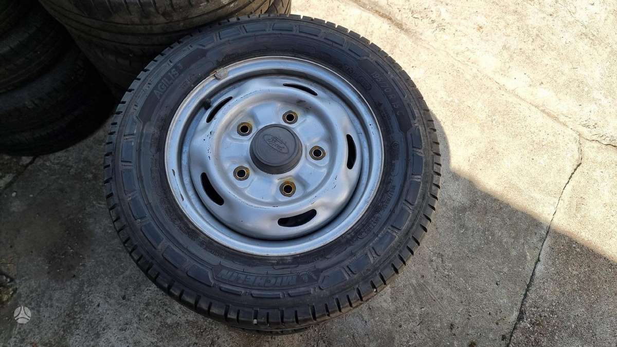 Ford Transit, plieniniai štampuoti, R15