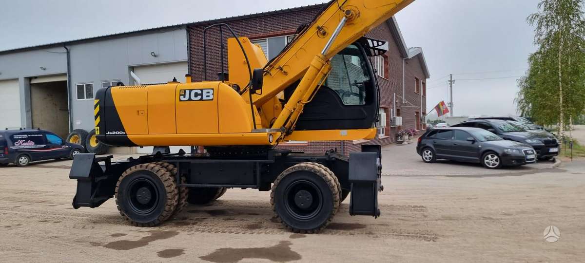 JCB JS 200W, excavator