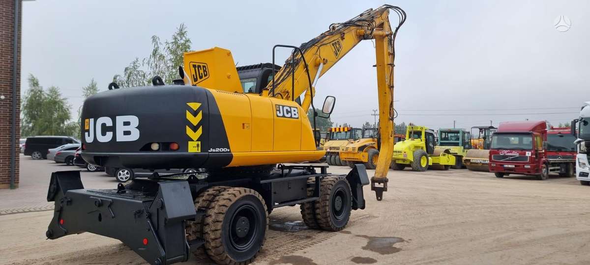 JCB JS 200W, excavator