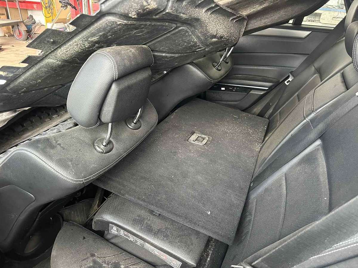 Mercedes-Benz E200 по частям