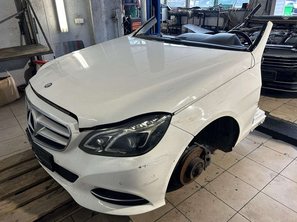 Mercedes-Benz E200 по частям