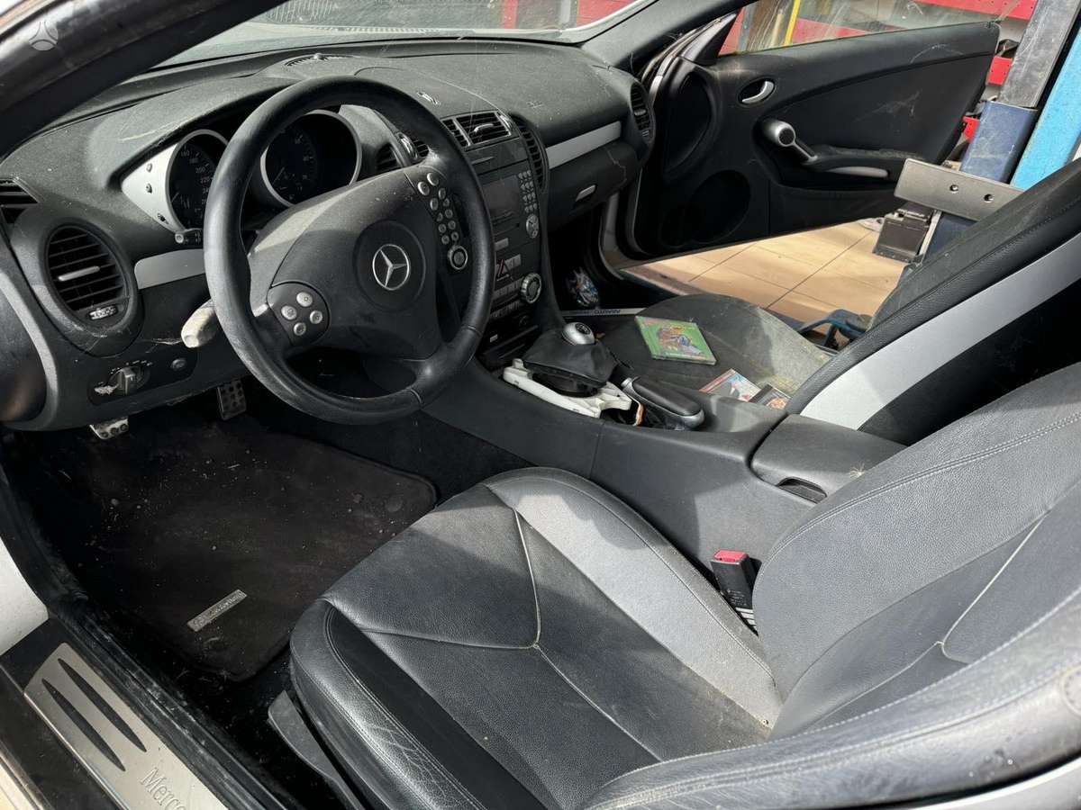 Mercedes-Benz SLK200 по частям