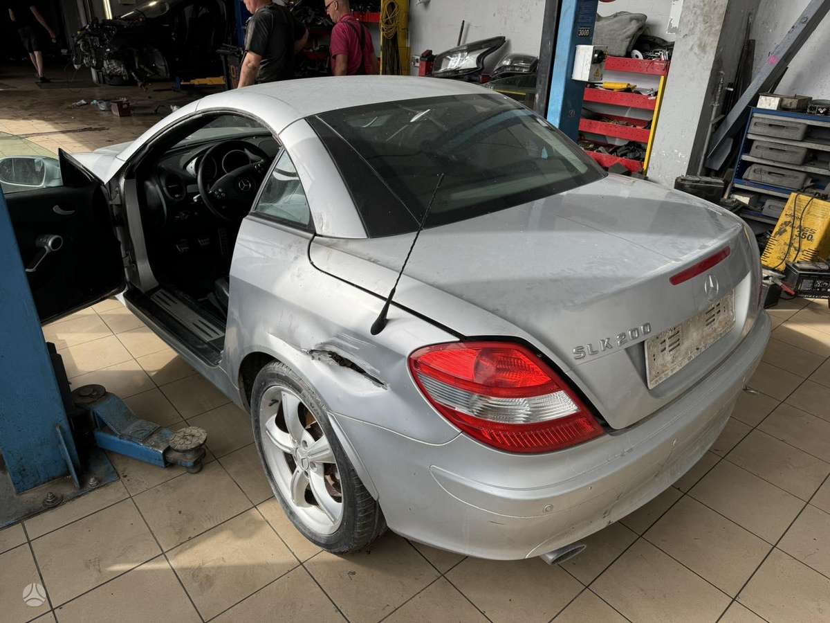 Mercedes-Benz SLK200 по частям