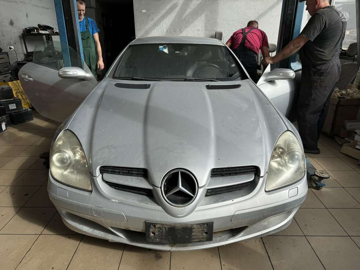 Mercedes-Benz SLK200 по частям