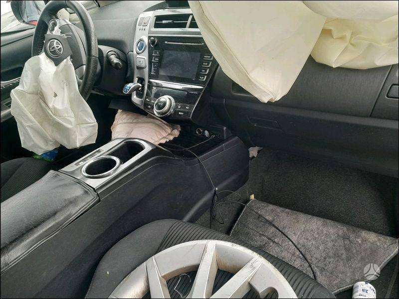 Toyota Prius+ dalimis