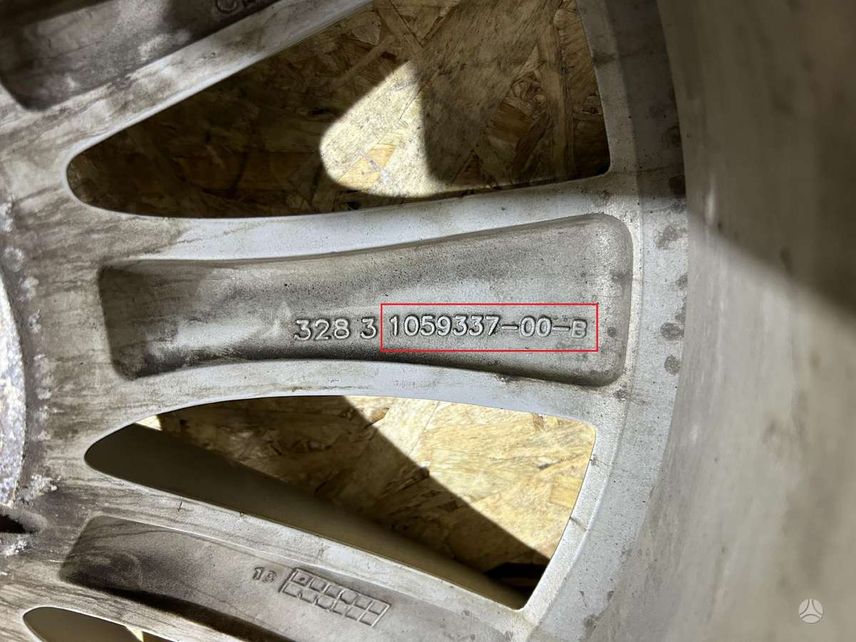 Tesla Model S, 105933700B, Cen20355