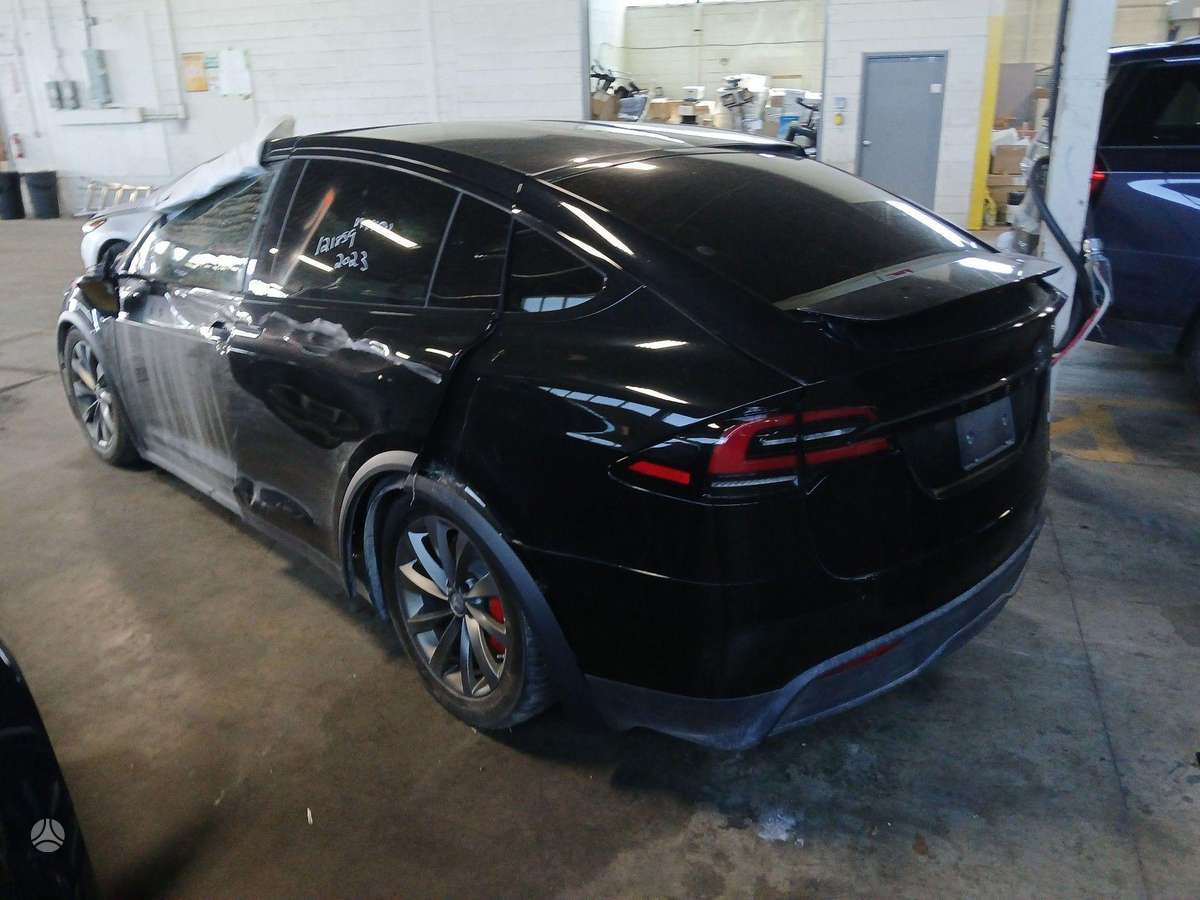 Tesla Model X dalimis. Tesla model x plaid dalimis
