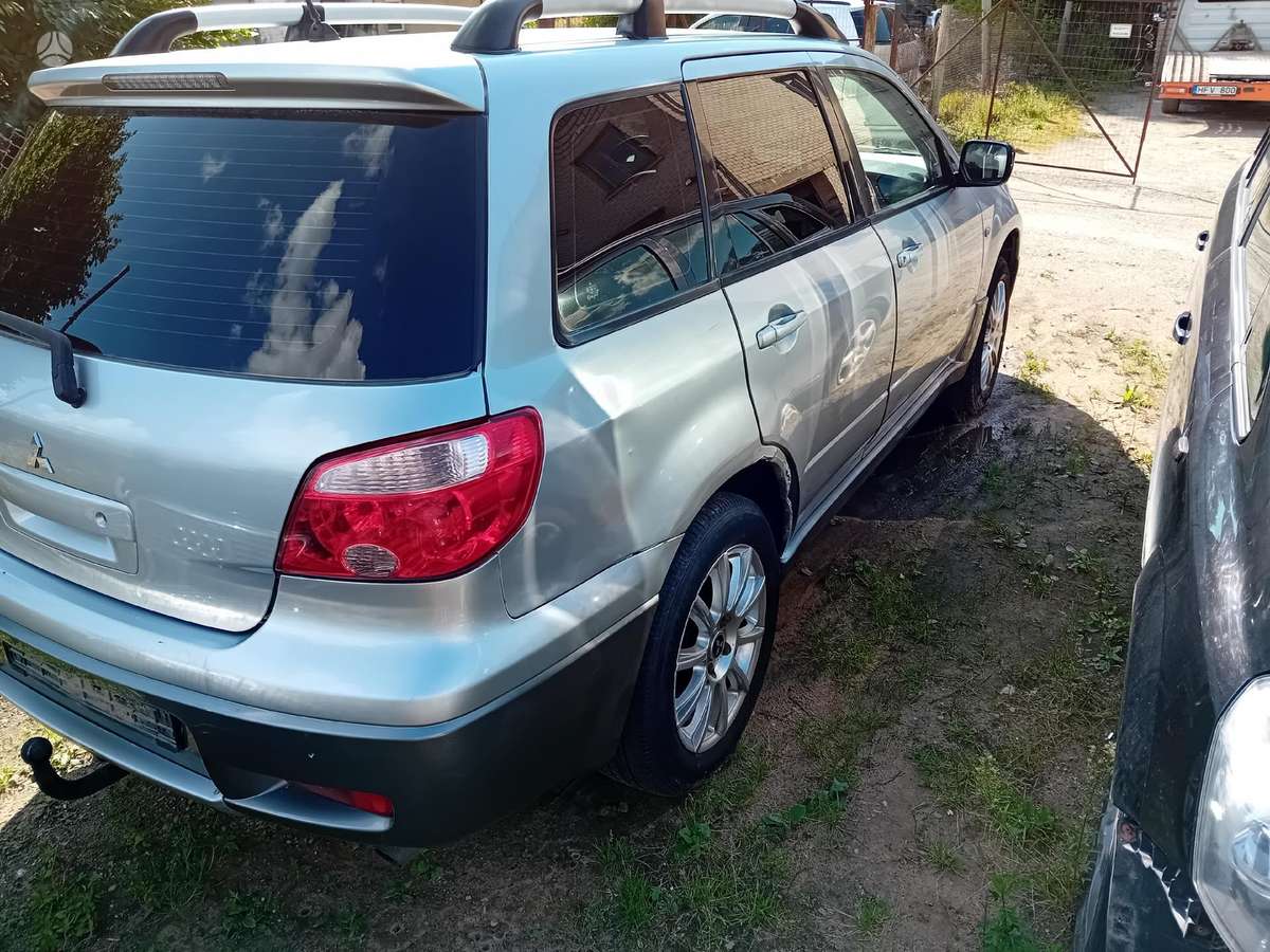 Mitsubishi Outlander dalimis