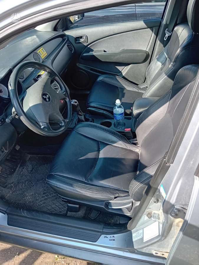 Mitsubishi Outlander dalimis