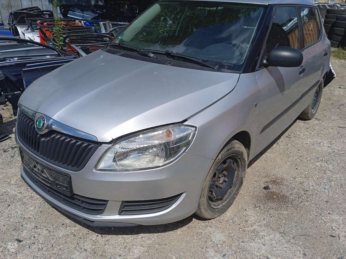 Skoda Fabia dalimis. Dalimis