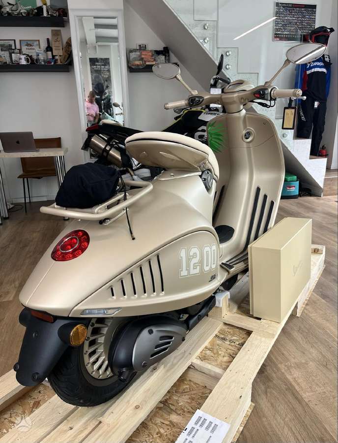 Piaggio Vespa, scooters / mopeds