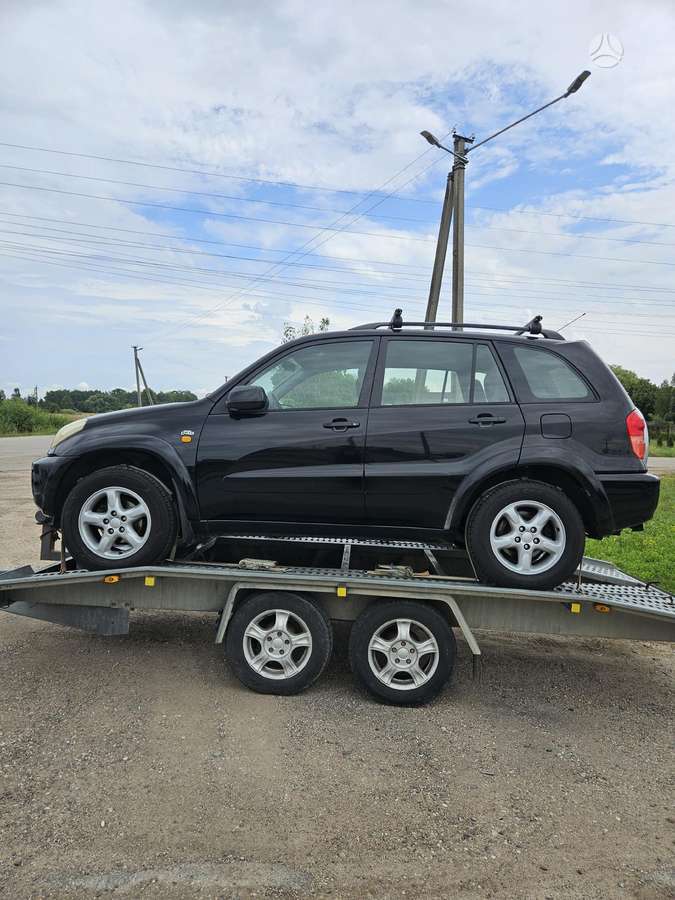 Toyota RAV4 Ardomas automobilis dalimis