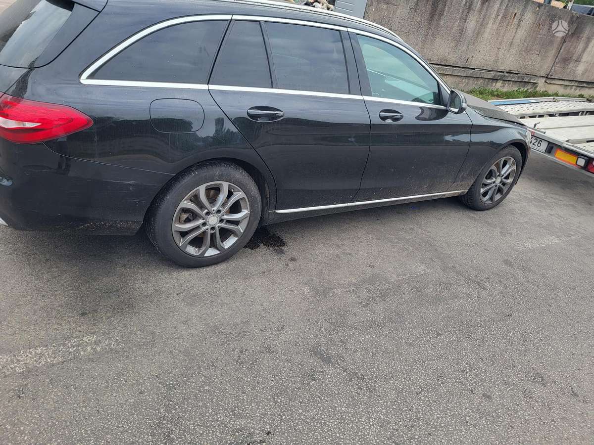 Mercedes-Benz C klasė dalimis