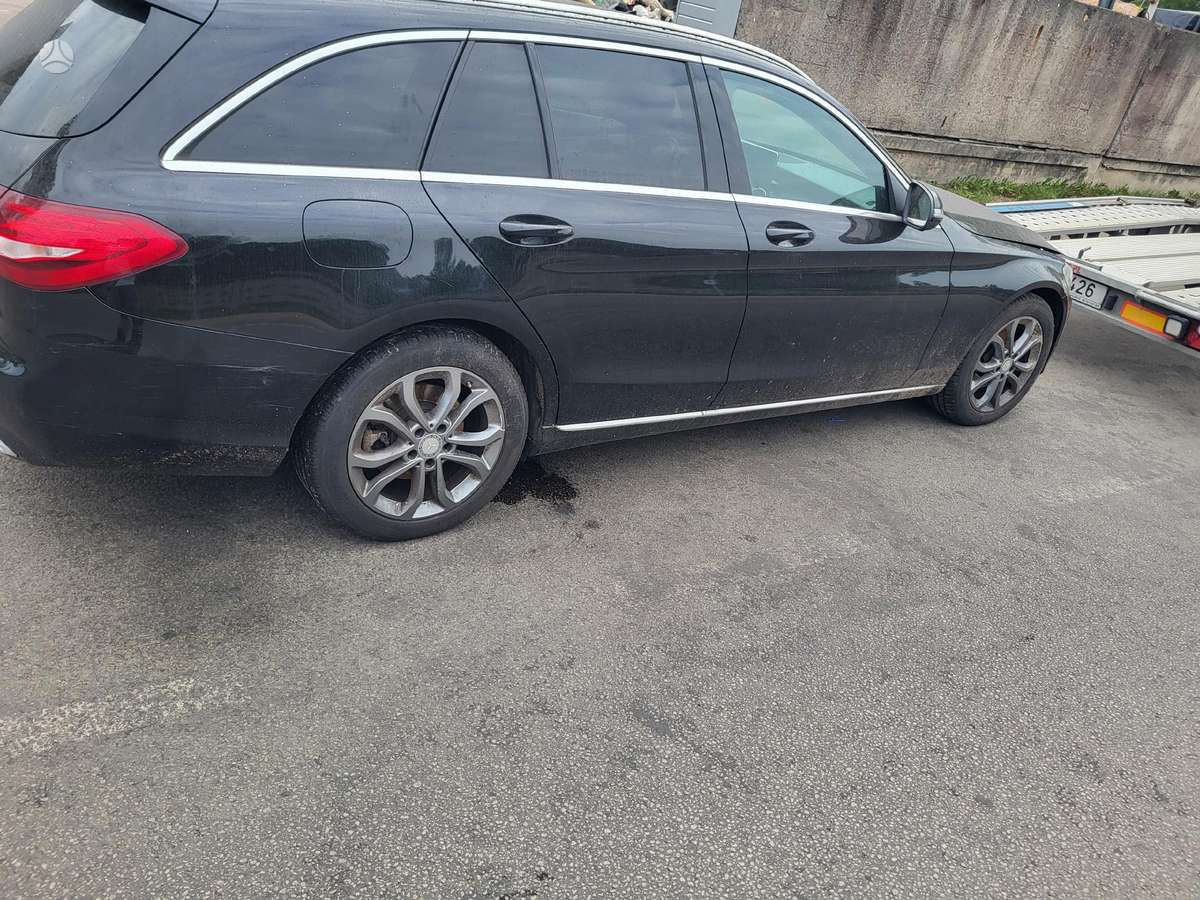 Mercedes-Benz C klasė по частям