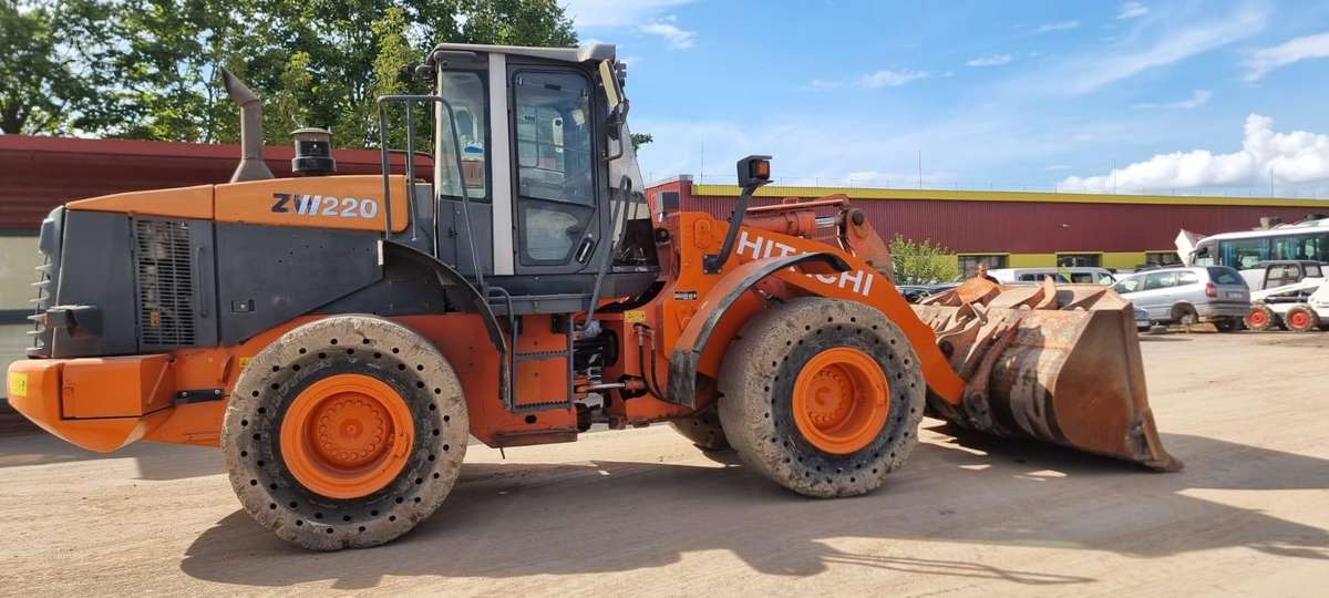 Hitachi ZW220, frontal loader