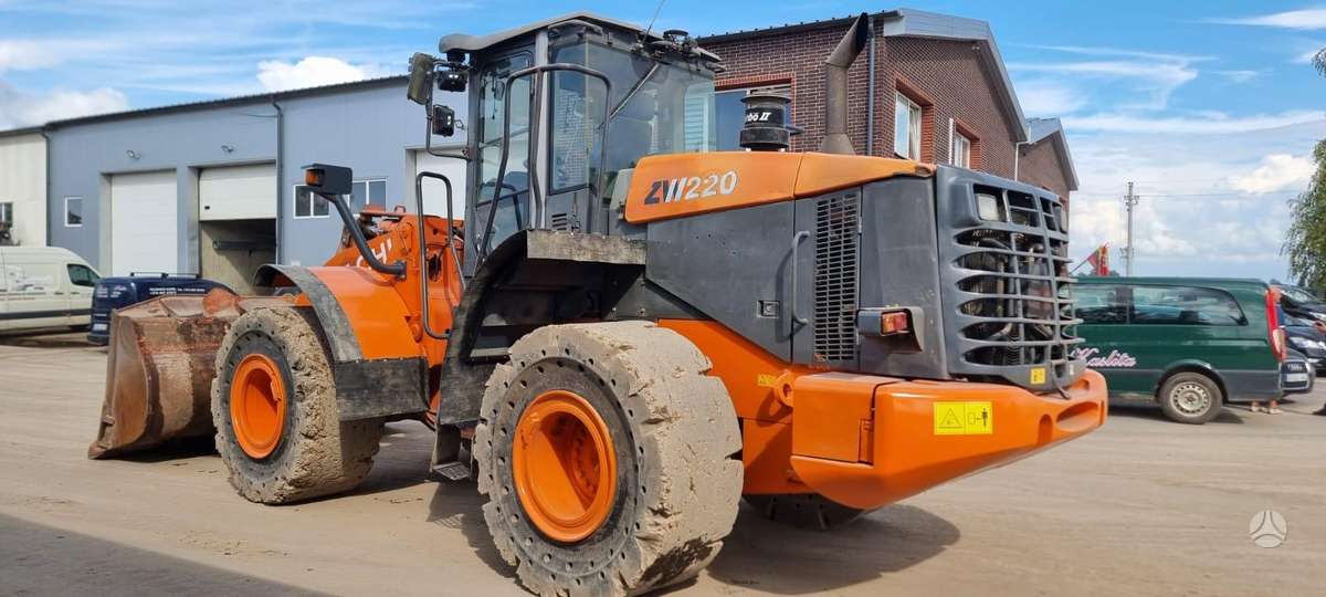 Hitachi ZW220, frontal loader