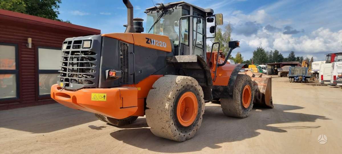 Hitachi ZW220, frontal loader