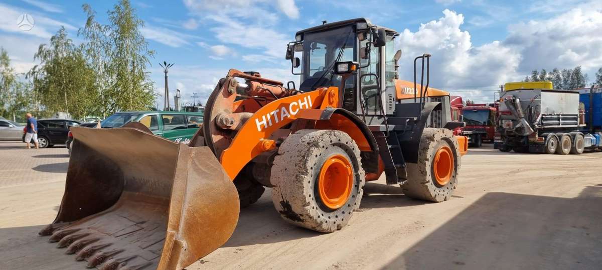 Hitachi ZW220, frontal loader