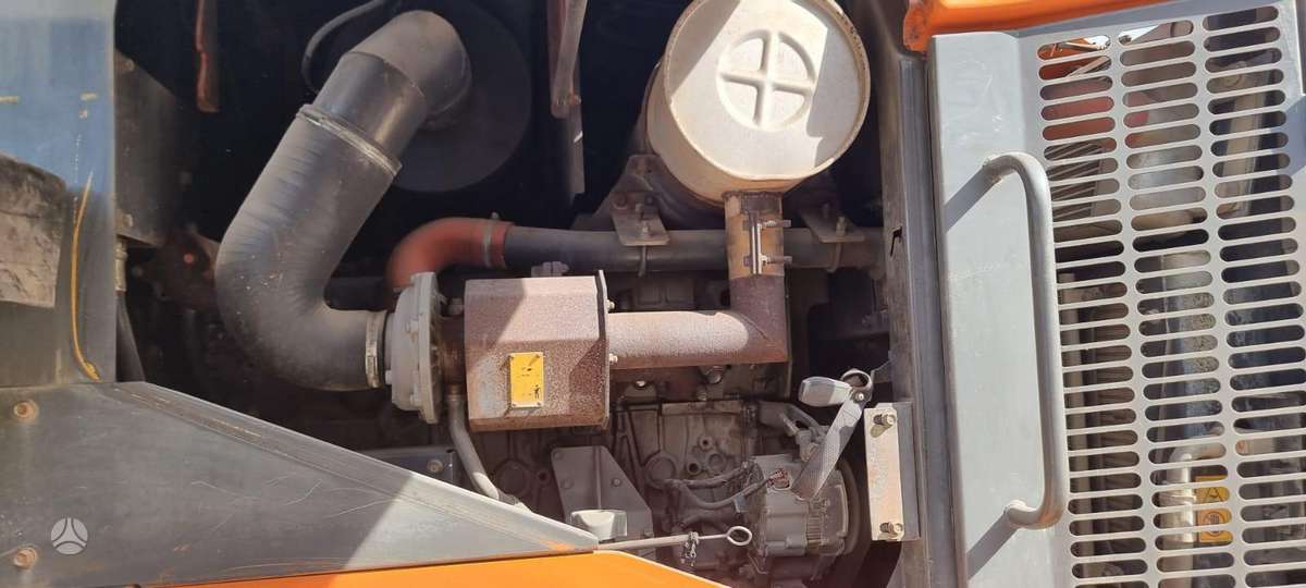 Hitachi ZW220, frontal loader