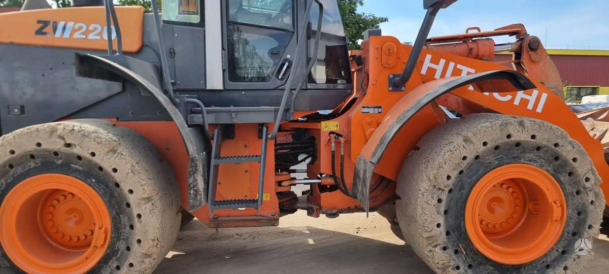 Hitachi ZW220, frontal loader