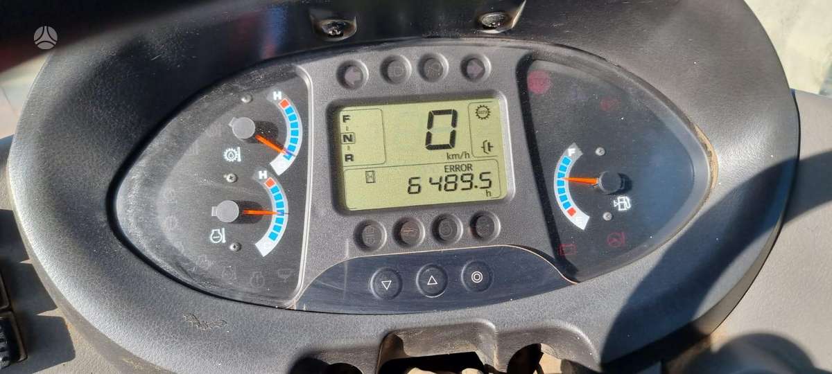 Hitachi ZW220, фронтальные погрузчики