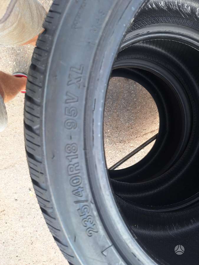 Rockblade, winter 235/40 R18