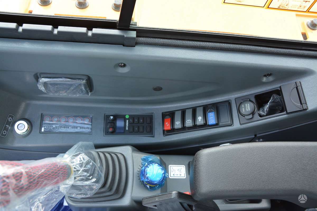 Hyundai R60CR-9A, mini excavator
