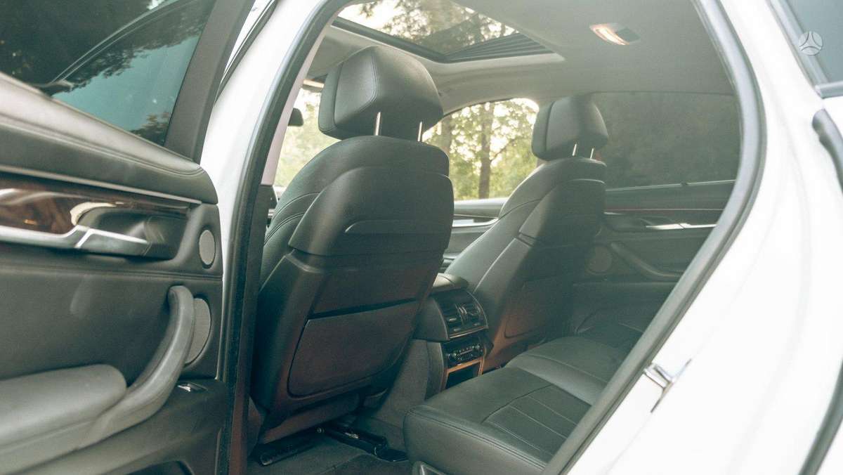 BMW X6, 4.4 l., off-road / crossover